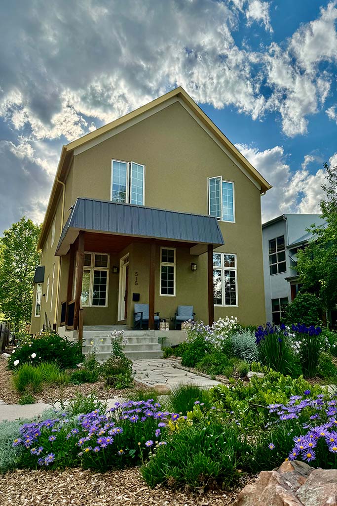 House in Colorado with natural landscapes